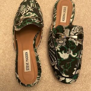 STEVE MADDEN SLIP ONS